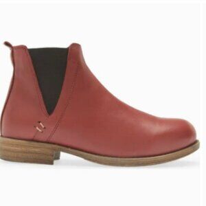 NWT handmade Chelsea boot